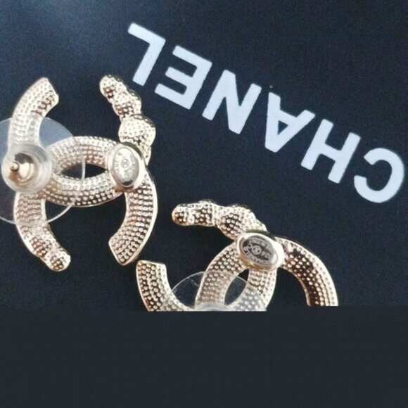 CHANEL Faux Pearl & Strass Gold CC Stud Earrings - Picture 5 of 5